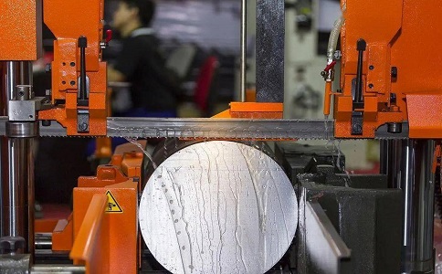 钟山立式金属带锯床切削出现跑带故障解决方法！